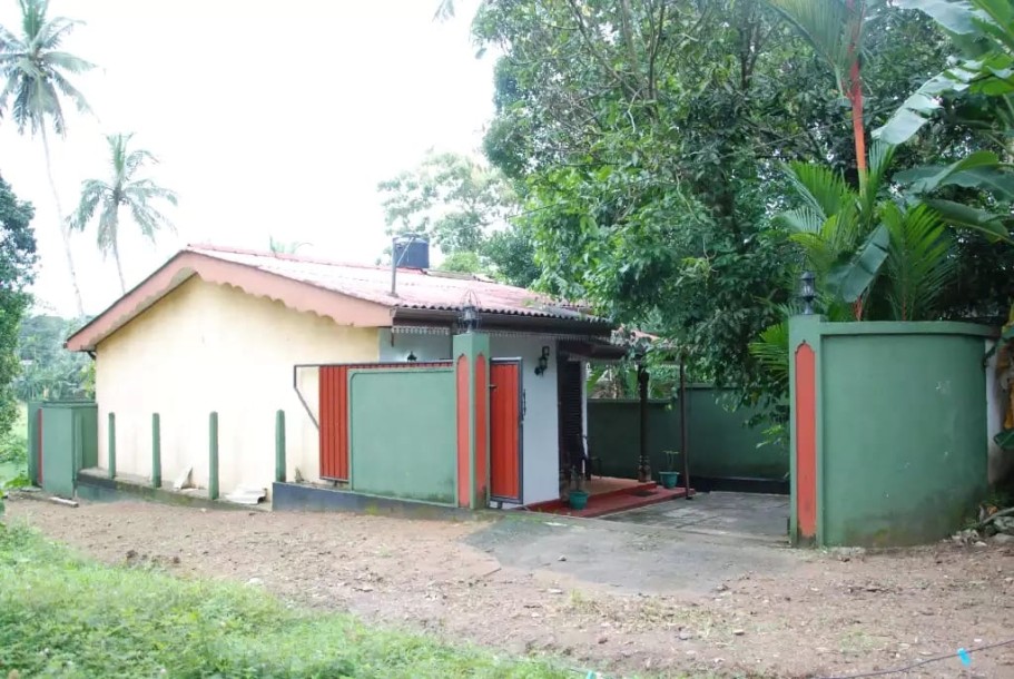 6.5 Perch 2BR House for Sale in Homagama | LKR 16 Million (HS4705)-1
