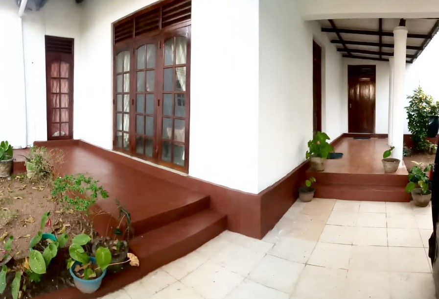 12 Perch 4BR House for Sale in Malabe | LKR 29 Million (HS4718)-1