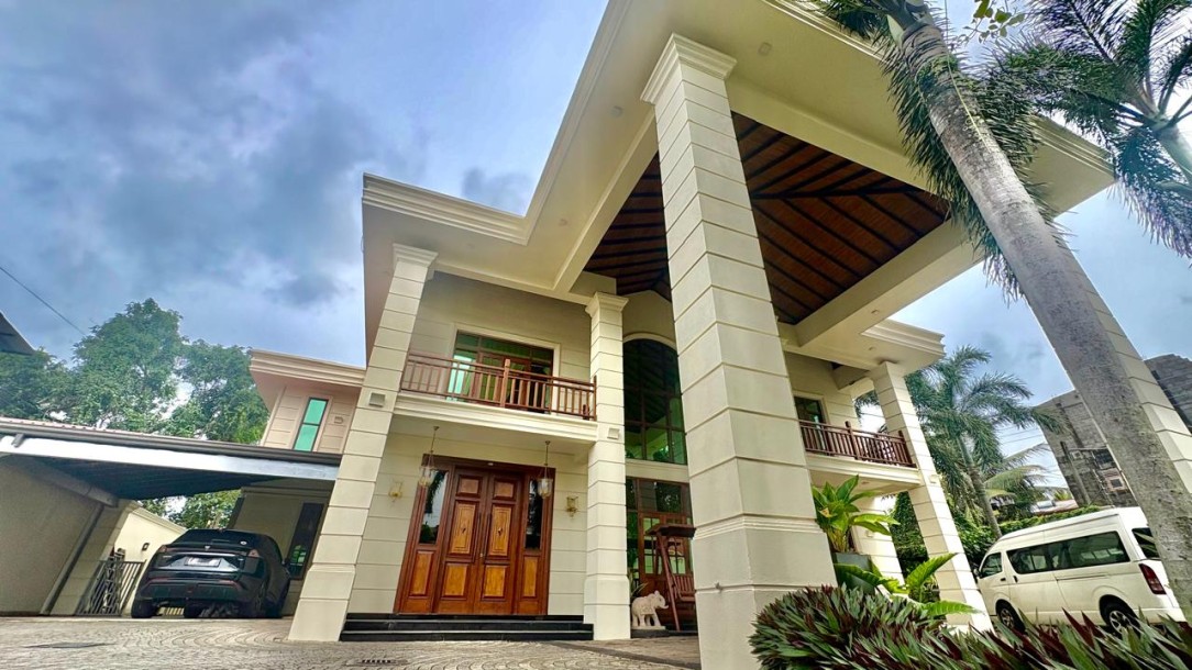 Luxury 3-Storey House for Sale in Makola | LKR 400 Million (HS4806)-1