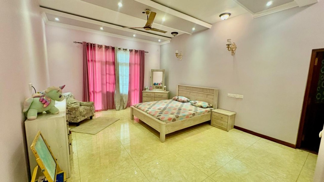 Luxury 3-Storey House for Sale in Makola | LKR 400 Million (HS4806)-16