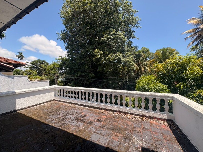 Property for Sale in Lake Gardens, Colombo 08 | LKR 15 Million Per Perch (LA4914)-5