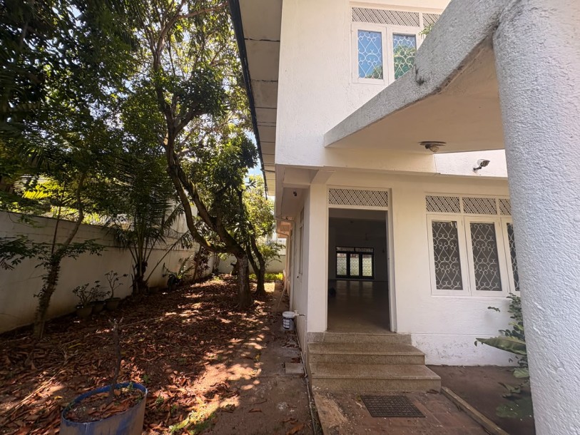 Property for Sale in Lake Gardens, Colombo 08 | LKR 15 Million Per Perch (LA4914)-4