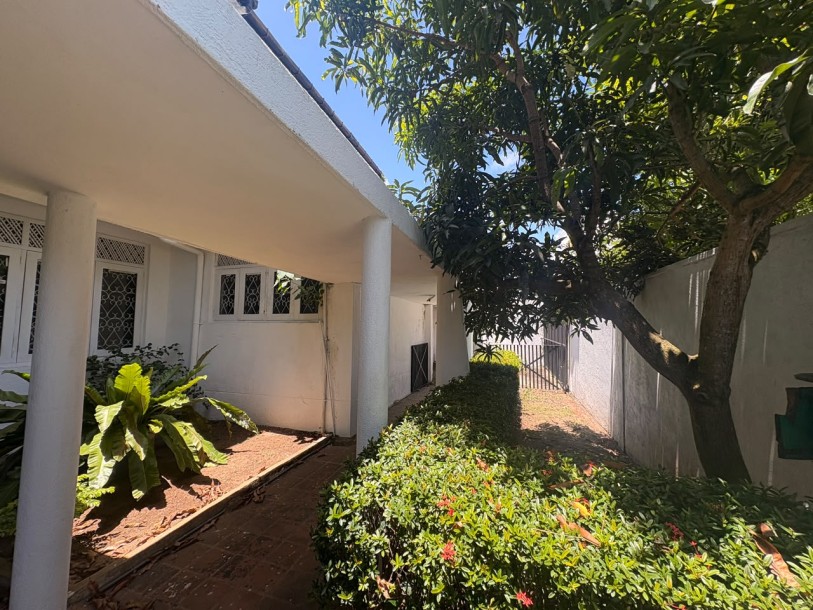 Property for Sale in Lake Gardens, Colombo 08 | LKR 15 Million Per Perch (LA4914)-3