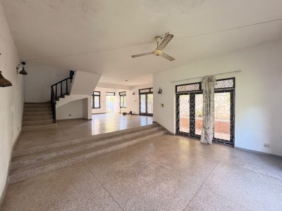 Property for Sale in Lake Gardens, Colombo 08 | LKR 15 Million Per Perch (LA4914)