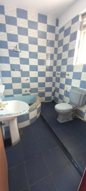 8 Bedroom House for Rent in Colombo 04 | LKR 750,000 Per Month (HS4924)-10