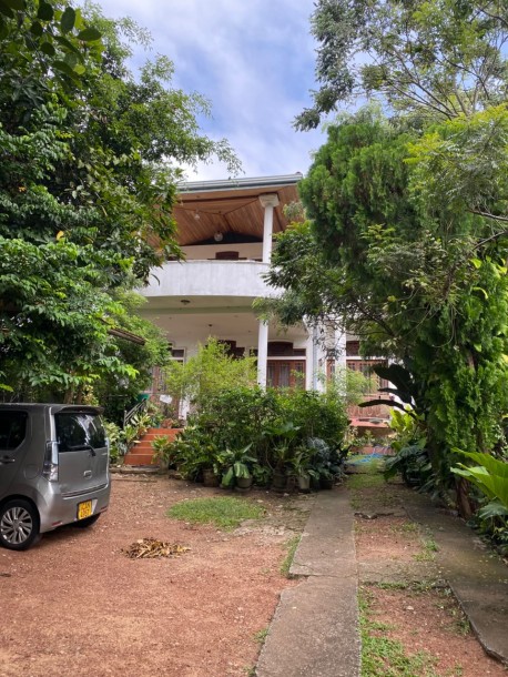 5BR House for Sale in Wijerama, Nugegoda | LKR 125 Million (HS4928)-1