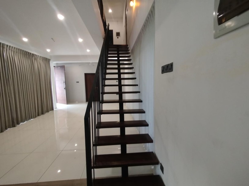 Modern House / Commercial Property for Sale in Mirihana, Nugegoda | LKR 59.5 Million (HS4930)-8