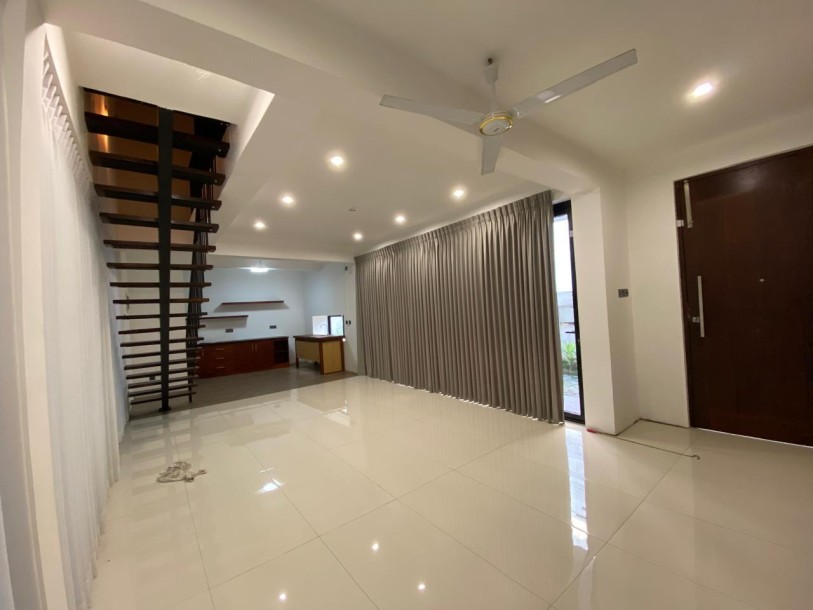 Modern House / Commercial Property for Sale in Mirihana, Nugegoda | LKR 59.5 Million (HS4930)-6