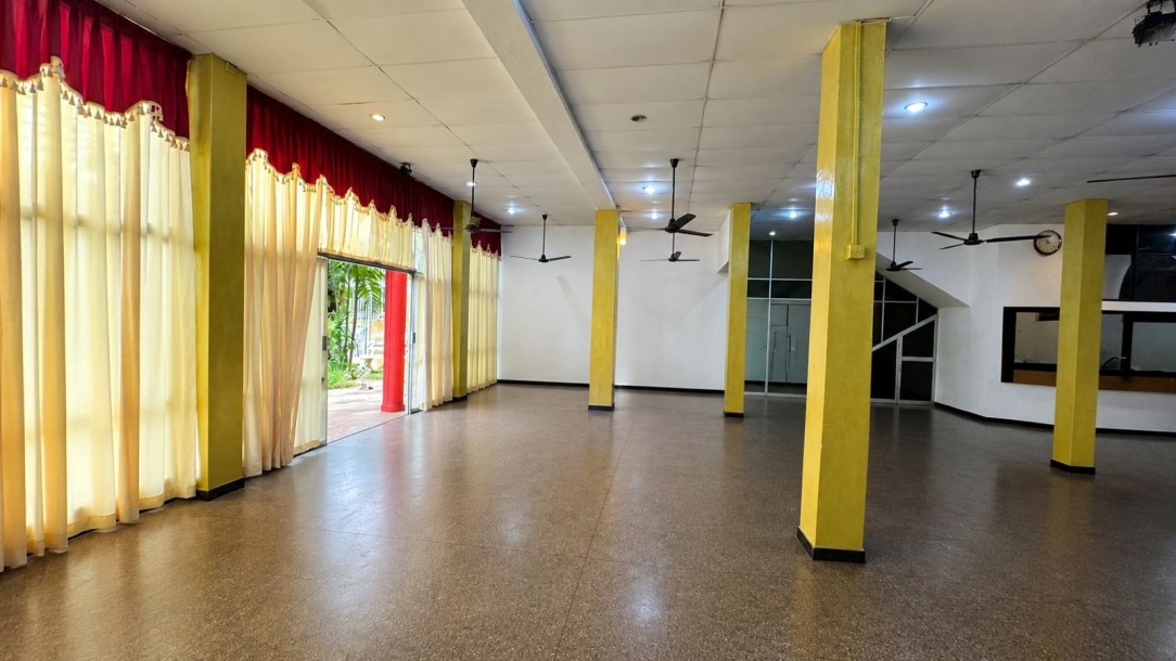 10,000 Sqft Commercial Building for Rent in Colombo 10 | LKR 1.5 Million Per Month (CP4963)-1