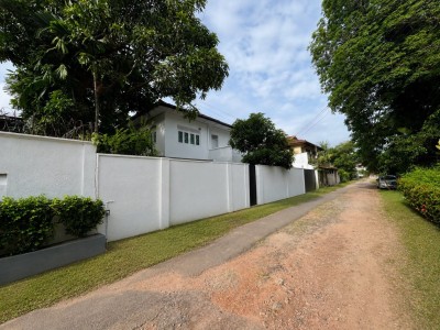 Prime Lakefront Land for Sale in Rajagiriya | LKR 14 Million Per Perch Negotiable (LA4965)-3