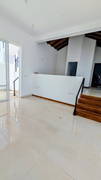 5 Bedroom Modern House for Sale in Colombo 05 | LKR 350 Million (Negotiable) (HS4990)-3
