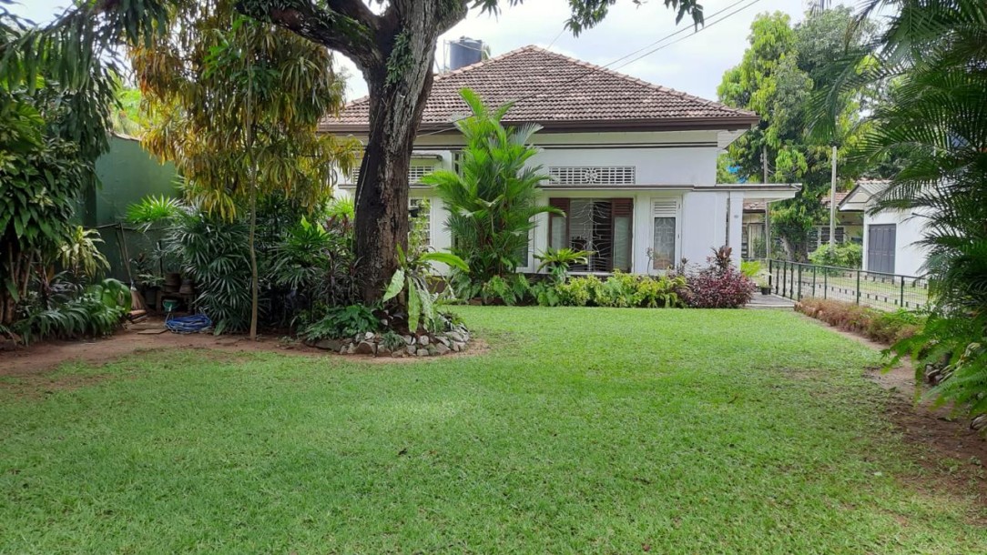 Land with Old House for Sale in Colombo 09 | LKR 85 Million (LA5022)-1