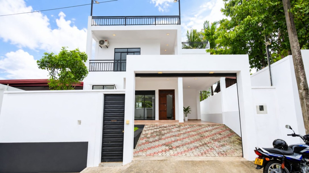 4-Bedroom House for Sale in Malabe, Thunadahena | LKR 35 Million (HS5008)-1