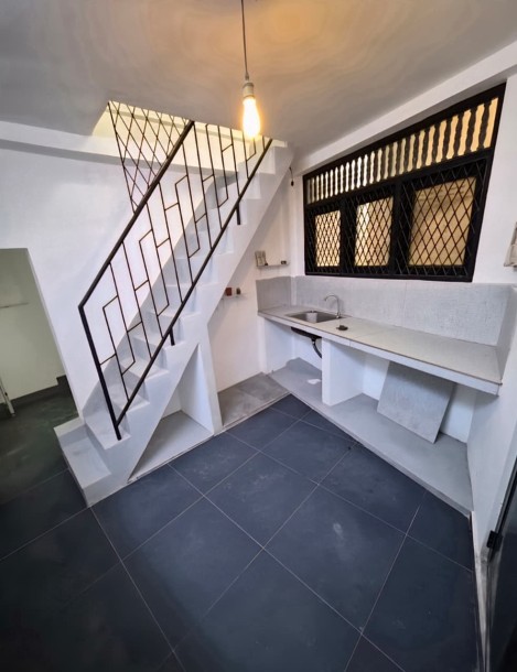 4 Bedroom Commercial / Residential House for Rent in Colombo 02 | LKR 190,000 Per Month (Negotiable) (HS5011)-2