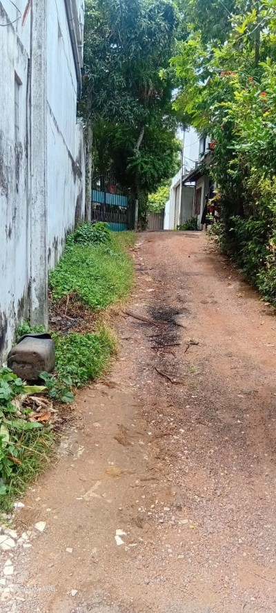 Prime Residential Land for Sale in Bathiya Mawatha, Kalubowila | LKR 75 Million (LA5047)-4