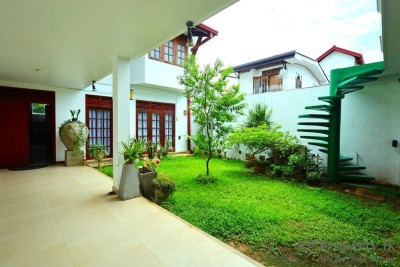 6 Bedroom Modern House for Sale in Kohuwala, Nugegoda | LKR 135 Million  (HS5038)