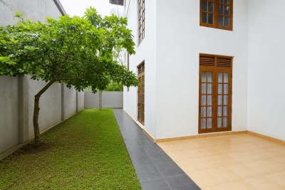 6 Bedroom Modern House for Sale in Kohuwala, Nugegoda | LKR 135 Million  (HS5038)-2