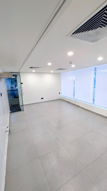 Ground Floor Commercial Space for Rent in Colombo 04 | LKR 250,000 Per Month (CP5049)-1