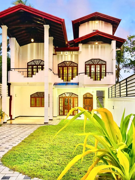 6 Bedroom Modern House for Sale in Bokundara | LKR 67.5 Million (HS5055)-1