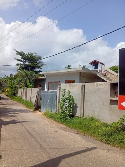 Land with a Building for Sale in Thalpe, Galle | 10.5 Perches | LKR 45 Million (LA5057)