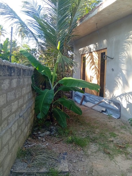 Land with a Building for Sale in Thalpe, Galle | 10.5 Perches | LKR 45 Million (LA5057)-6
